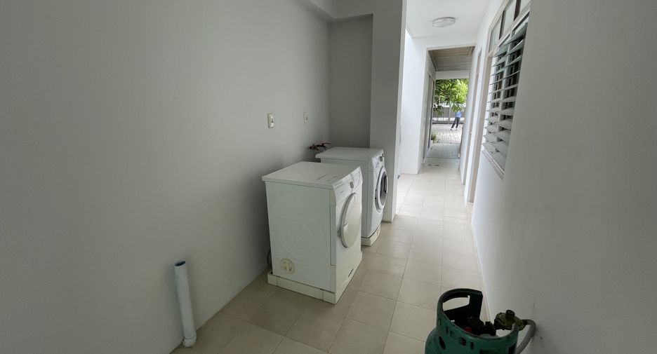 Casa en alquiler de 4 habitaciones en Watthana, Bangkok