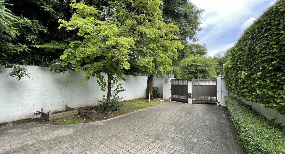 Casa en alquiler de 4 habitaciones en Watthana, Bangkok