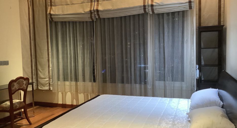 For rent 2 bedrooms condo in Sathon, Bangkok