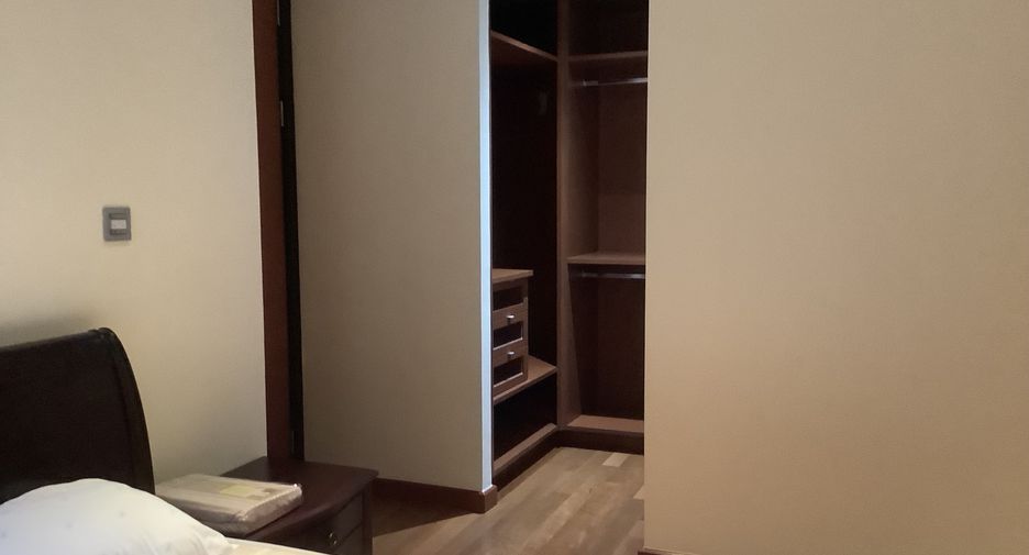 For rent 2 bedrooms condo in Sathon, Bangkok
