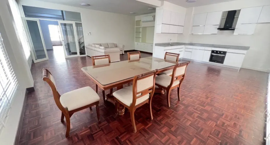 Casa adosada en alquiler de 3 habitaciones en Phaya Thai, Bangkok