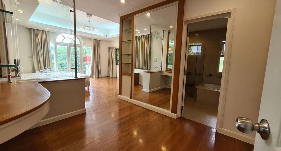For rent 4 bedrooms house in Mueang Samut Prakan, Samut Prakan