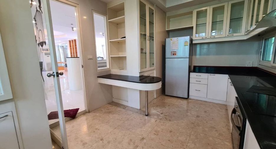 For rent 4 bedrooms house in Mueang Samut Prakan, Samut Prakan
