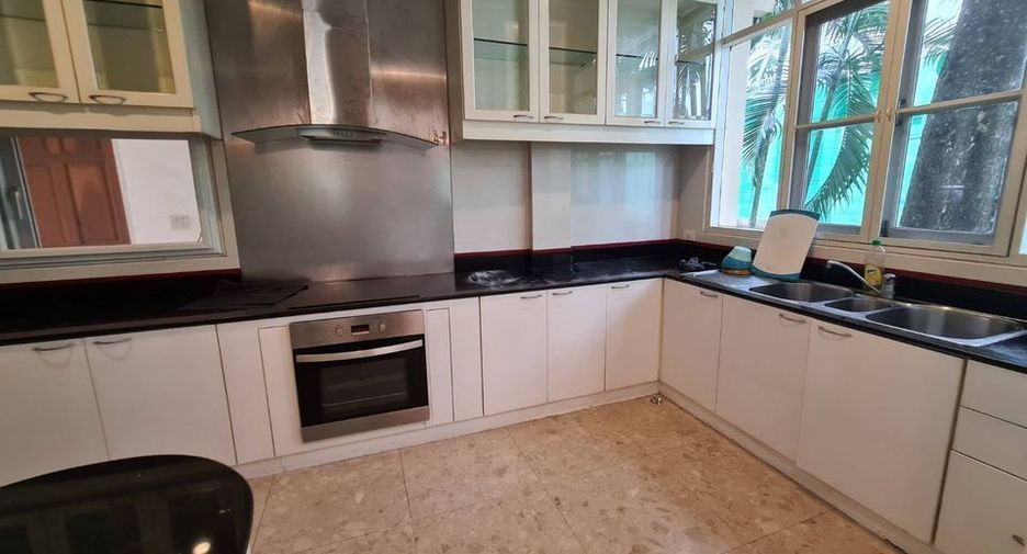 For rent 4 bedrooms house in Mueang Samut Prakan, Samut Prakan
