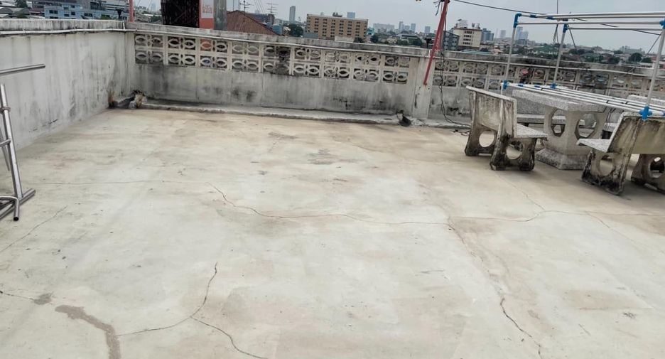 For rent retail Space in Phra Khanong, Bangkok