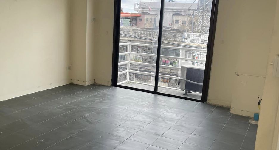 For rent retail Space in Phra Khanong, Bangkok