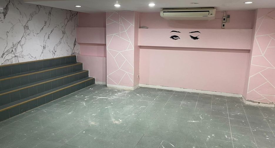 For rent retail Space in Phra Khanong, Bangkok