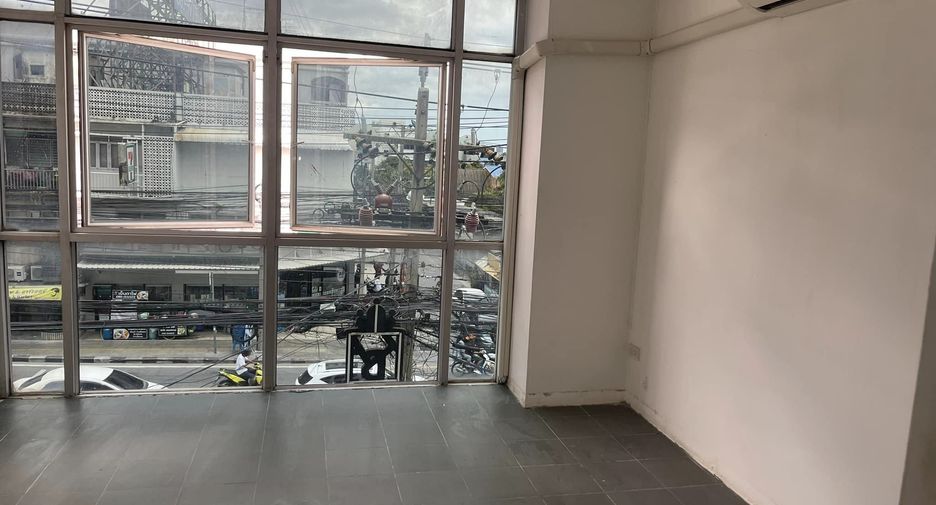 For rent retail Space in Phra Khanong, Bangkok
