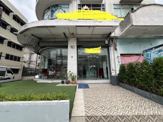 Аренда торговое помещение в Пхра Кханонг, Бангкок
