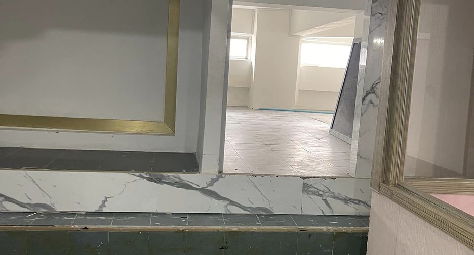 For rent retail Space in Phra Khanong, Bangkok