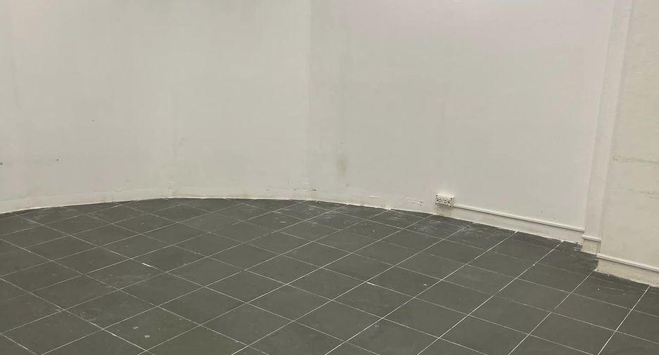 For rent retail Space in Phra Khanong, Bangkok