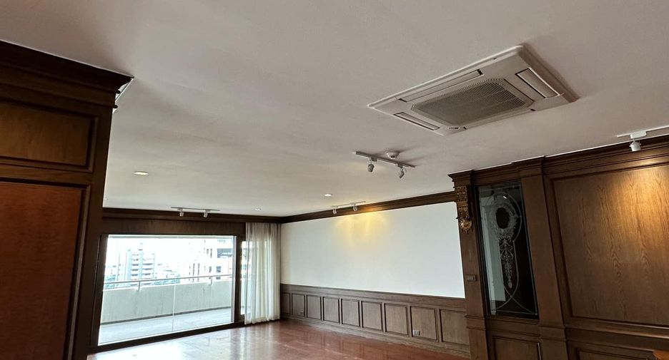 For rent 4 bedrooms condo in Watthana, Bangkok