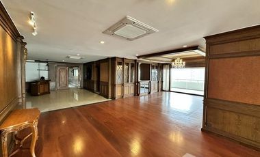 For rent 4 bedrooms condo in Watthana, Bangkok
