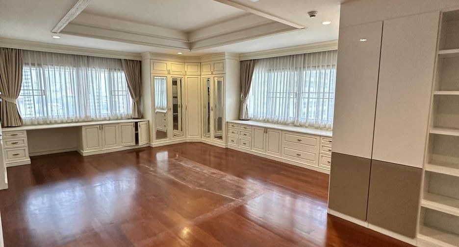 For rent 4 bedrooms condo in Watthana, Bangkok