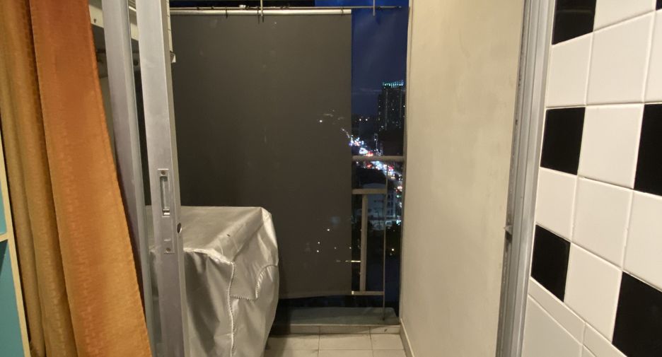 For rent 2 bedrooms condo in Bang Kapi, Bangkok