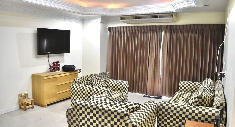 For rent 3 bedrooms condo in Sathon, Bangkok