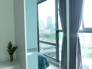 For rent 2 bedrooms condo in Huai Khwang, Bangkok