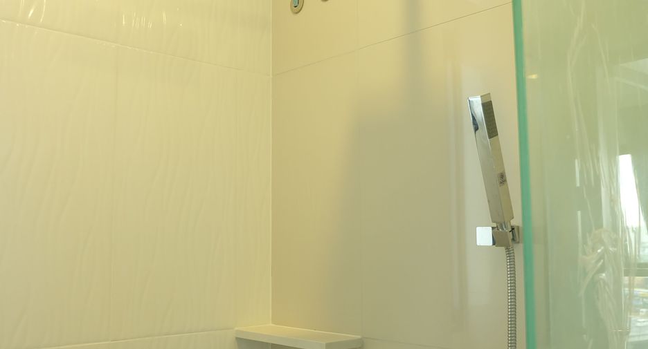 Condo en alquiler de 2 habitaciones en Huai Khwang, Bangkok