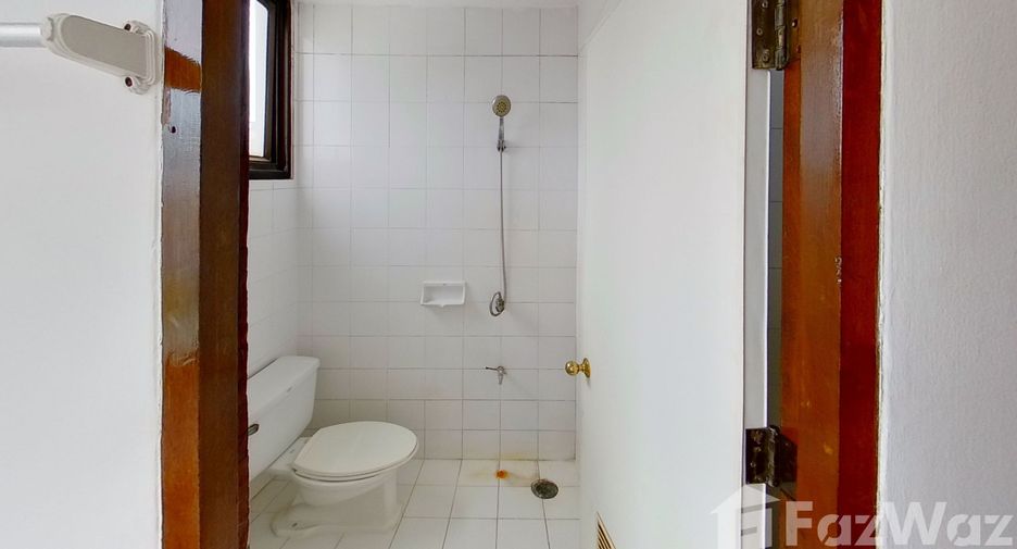 For rent 3 bedrooms condo in Watthana, Bangkok