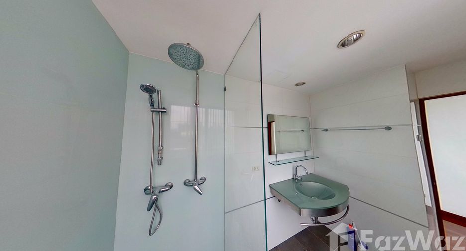 For rent 3 bedrooms condo in Watthana, Bangkok