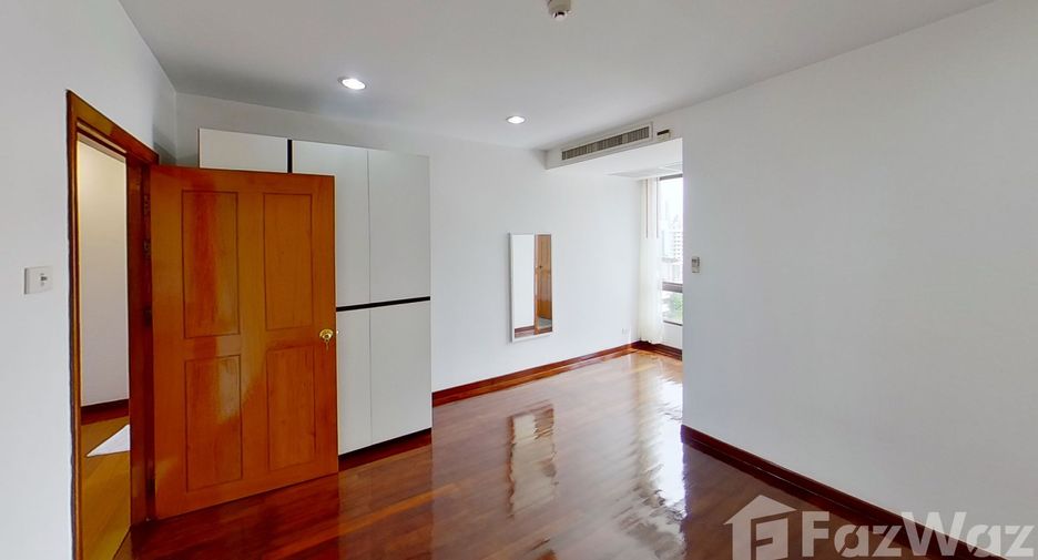 For rent 3 bedrooms condo in Watthana, Bangkok