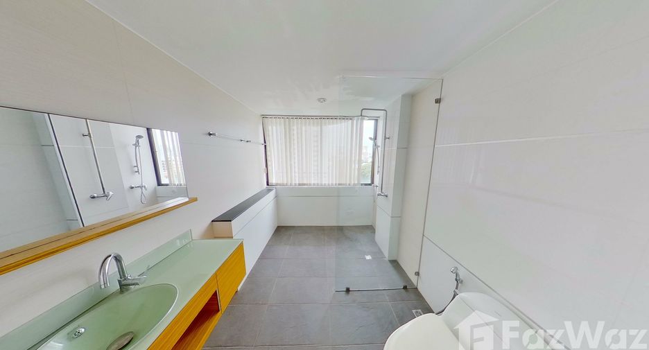 For rent 3 bedrooms condo in Watthana, Bangkok