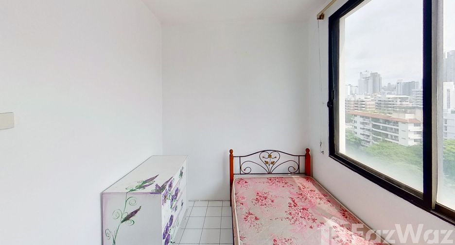 For rent 3 bedrooms condo in Watthana, Bangkok