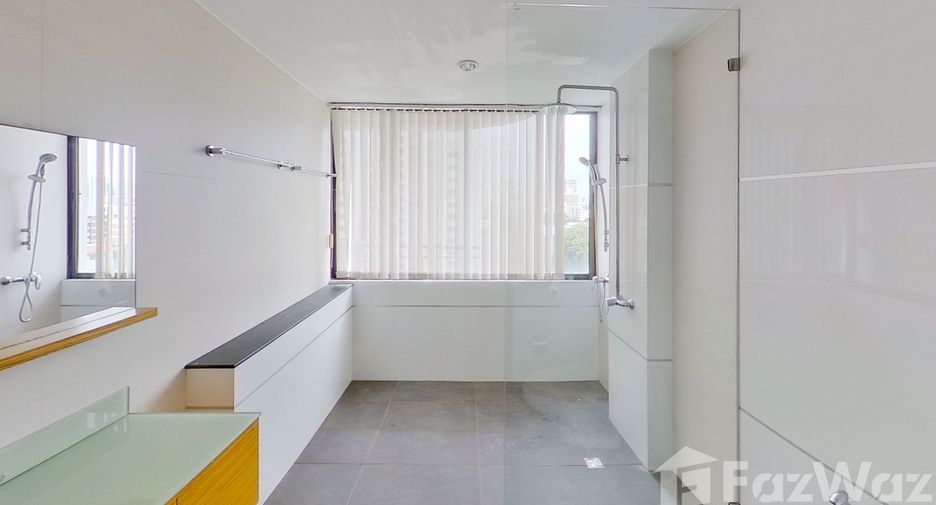 For rent 3 bedrooms condo in Watthana, Bangkok