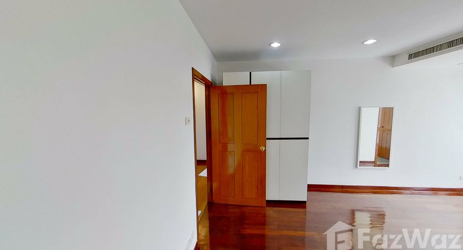 For rent 3 bedrooms condo in Watthana, Bangkok
