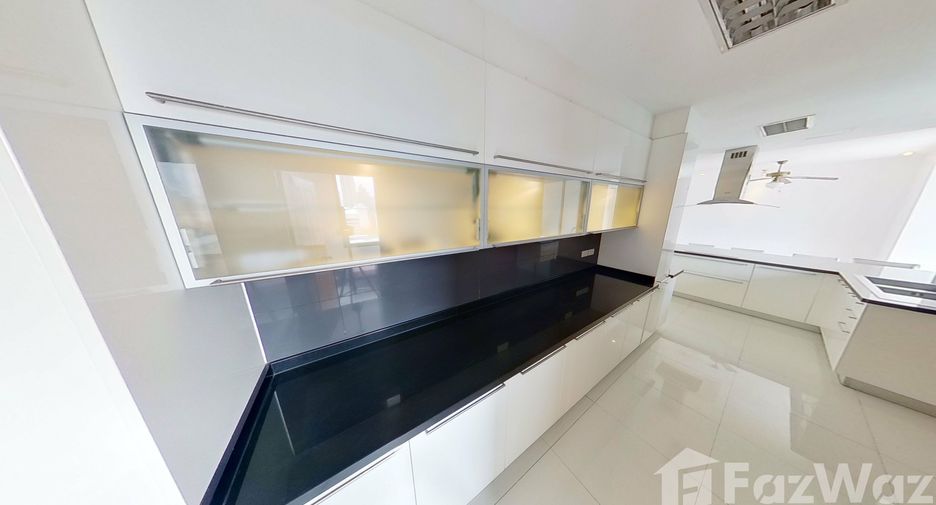 For rent 3 bedrooms condo in Watthana, Bangkok