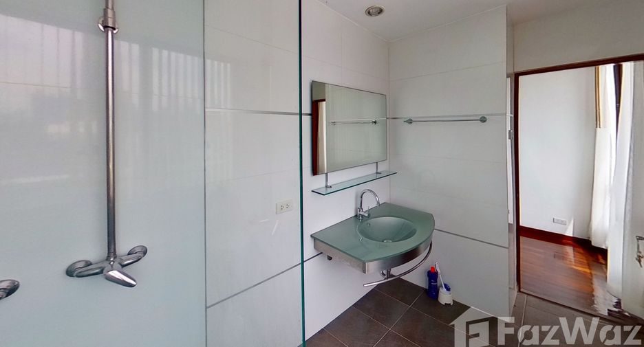For rent 3 bedrooms condo in Watthana, Bangkok