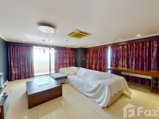 For rent 4 bedrooms condo in Yan Nawa, Bangkok