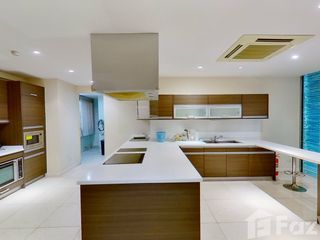 For rent 4 bedrooms condo in Yan Nawa, Bangkok