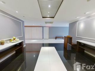 For rent 4 bedrooms condo in Yan Nawa, Bangkok