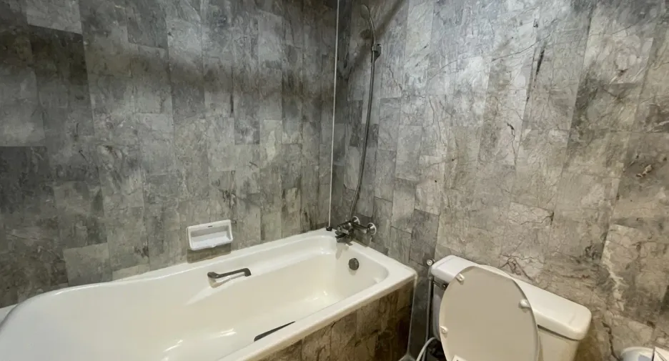 For rent 3 bedrooms apartment in Sathon, Bangkok