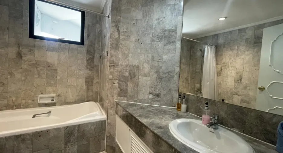 For rent 3 bedrooms apartment in Sathon, Bangkok