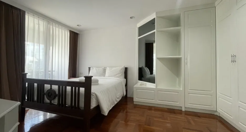 For rent 3 bedrooms apartment in Sathon, Bangkok