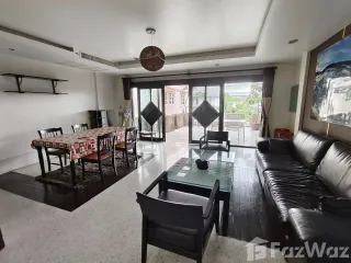 For rent 4 bedrooms townhouse in Yan Nawa, Bangkok