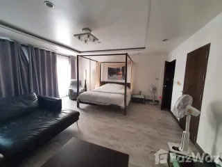 For rent 4 bedrooms townhouse in Yan Nawa, Bangkok