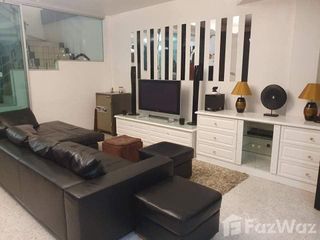 For rent 4 bedrooms townhouse in Yan Nawa, Bangkok