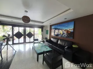 For rent 4 bedrooms townhouse in Yan Nawa, Bangkok