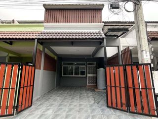 For rent 3 bedrooms townhouse in Bueng Kum, Bangkok