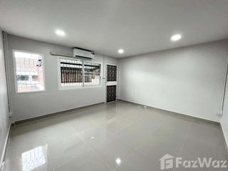 For rent 3 bedrooms townhouse in Bueng Kum, Bangkok