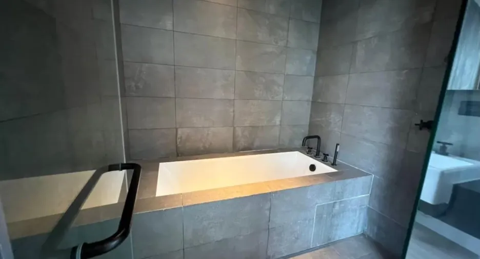 For rent 2 ベッドルーム condo in Watthana, Bangkok