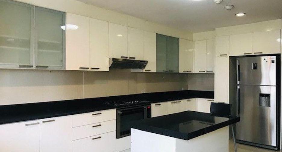 For rent 4 bedrooms condo in Khlong Toei, Bangkok