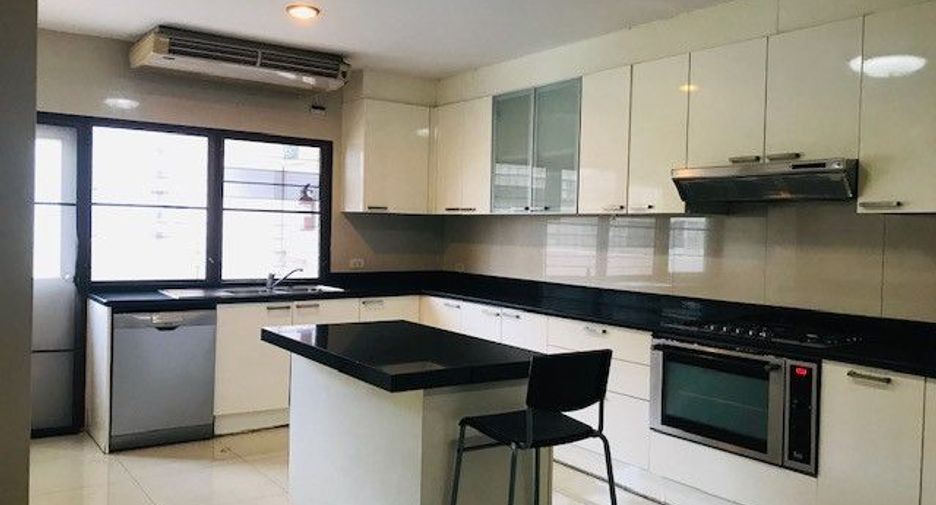 For rent 4 bedrooms condo in Khlong Toei, Bangkok