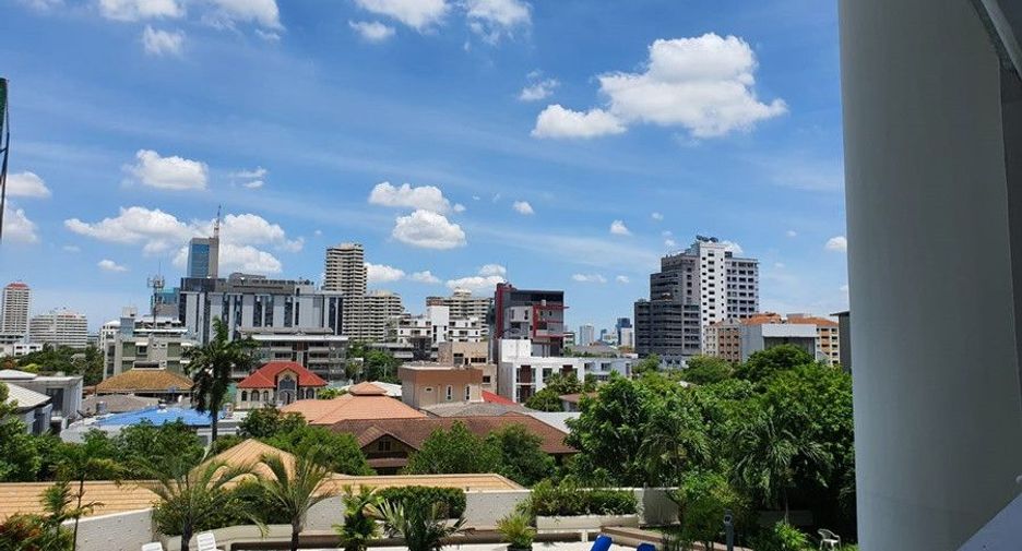 For rent 4 bedrooms condo in Khlong Toei, Bangkok