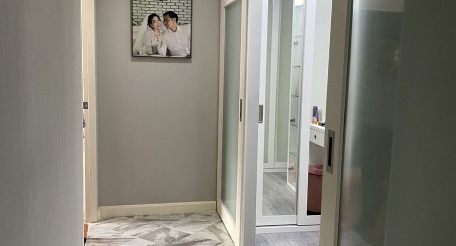 For rent 3 bedrooms condo in Watthana, Bangkok