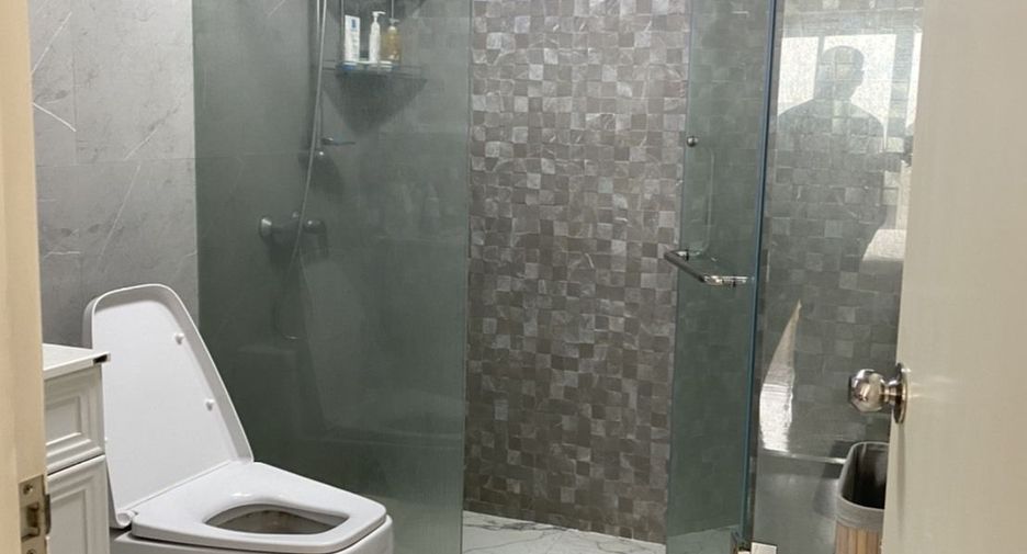 Condo en alquiler de 3 habitaciones en Watthana, Bangkok