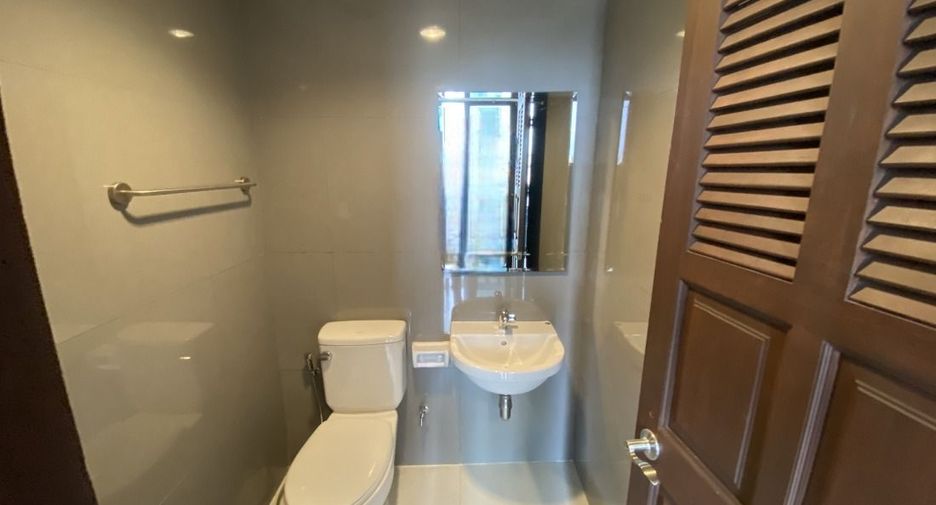 For rent 4 bedrooms condo in Pathum Wan, Bangkok